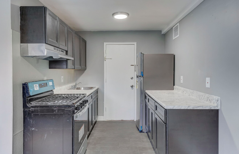 865 Lower Ferry Rd #206 - Photo 3 of 20