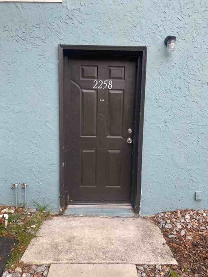 2258 W New Haven Ave - Photo 2 of 23