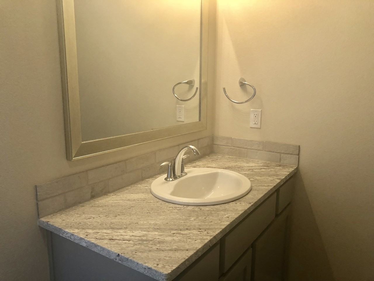 10511 Valencia Ave - Photo 6 of 7