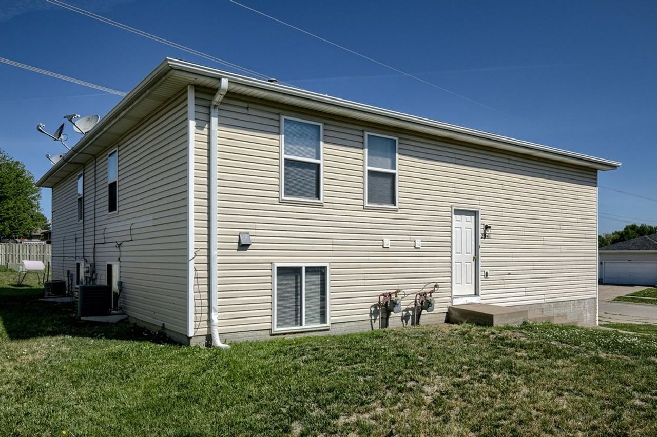 2941 Nw 8th St - Photo 4 of 27