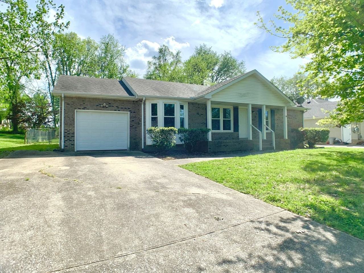 236 Moncrest Dr - Photo 2 of 36