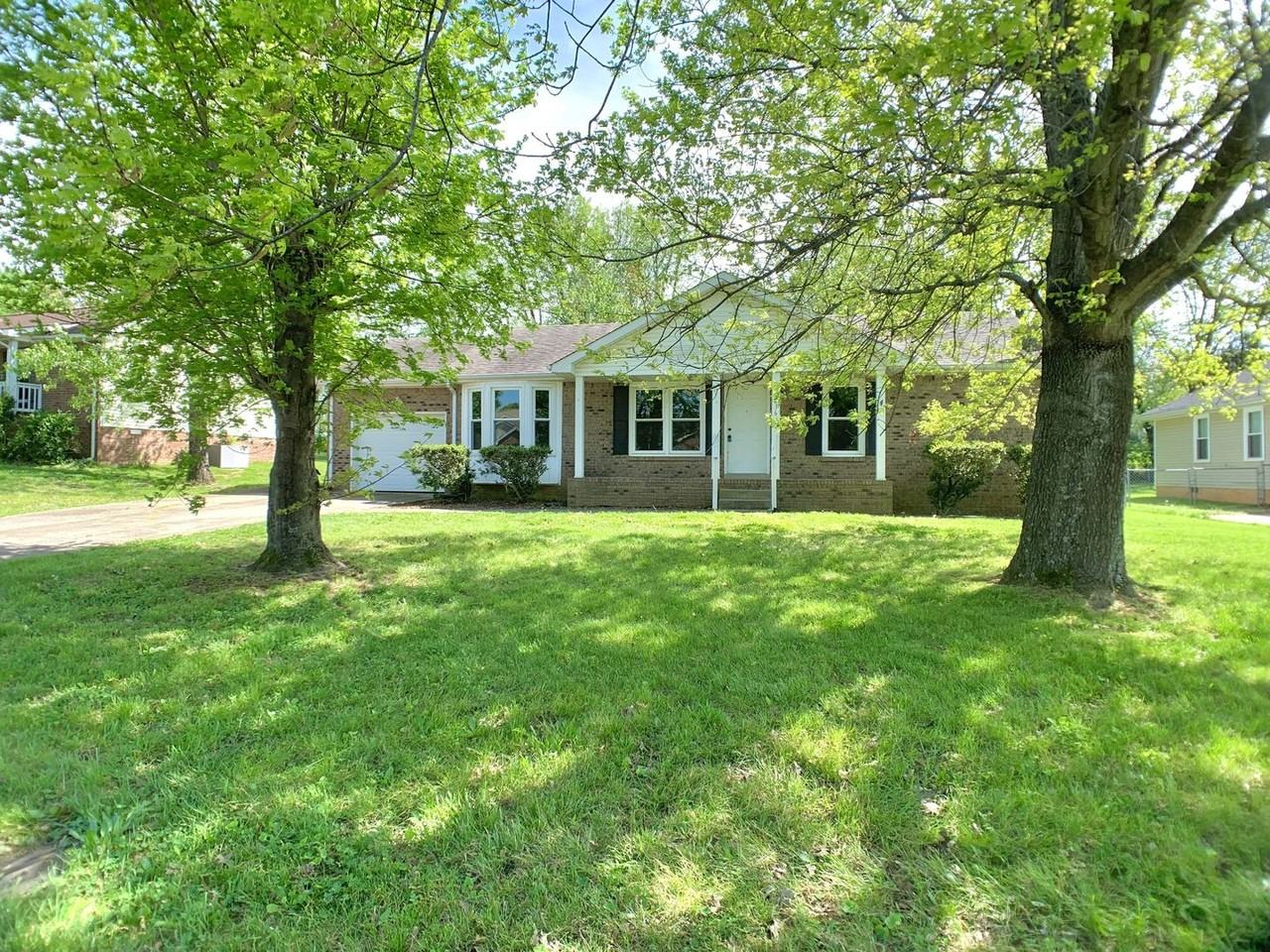 236 Moncrest Dr - Photo 3 of 36