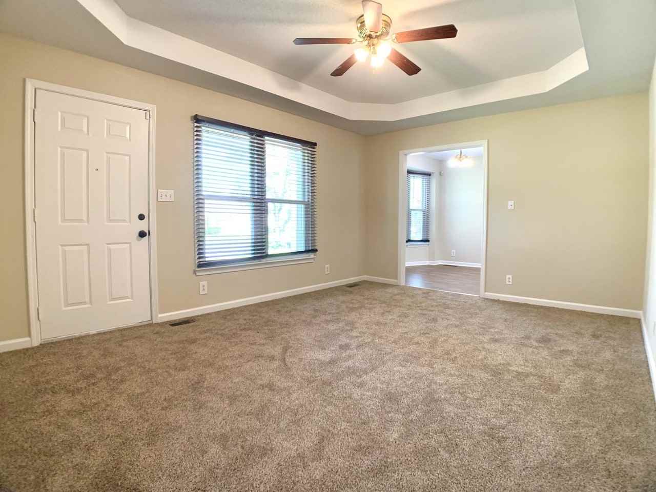 236 Moncrest Dr - Photo 5 of 36