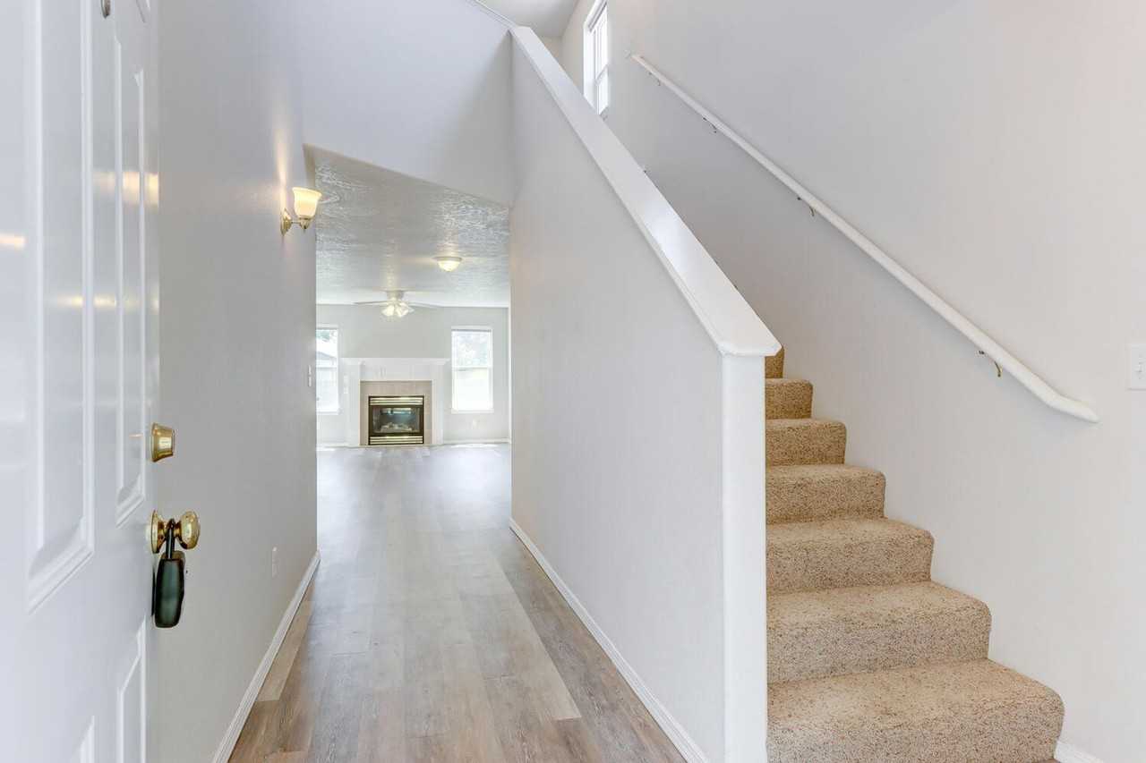 3183 W Cherry Ln - Photo 2 of 21