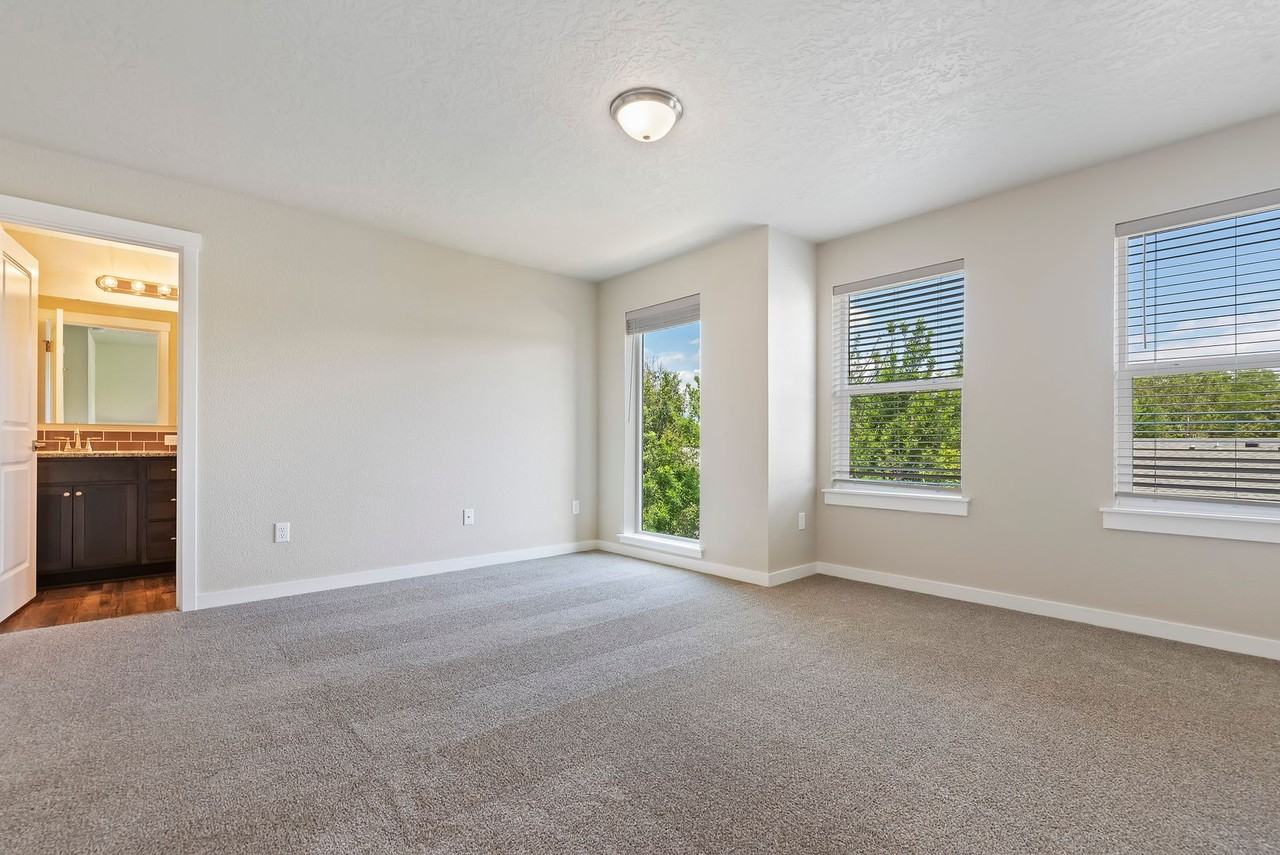 3058 N Network Ln - Photo 7 of 24