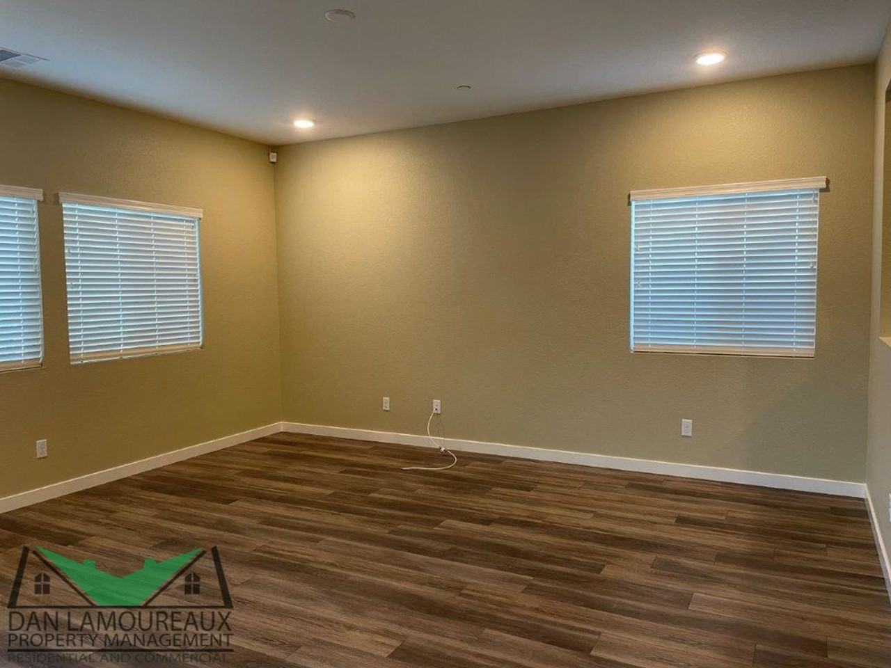2121 Millsap Pl - Photo 7 of 28