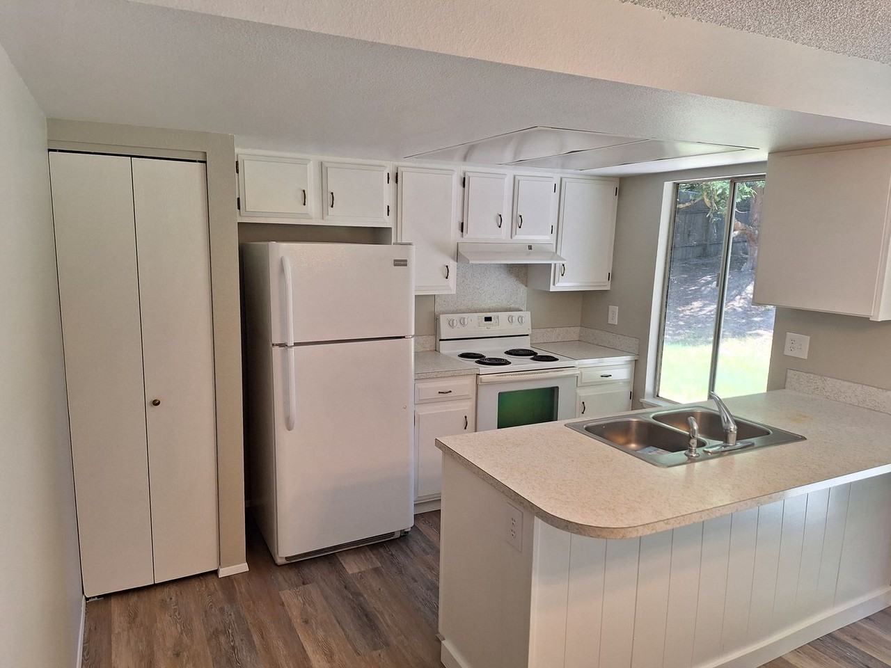 265 Ne Silver Pine Dr - Photo 4 of 23