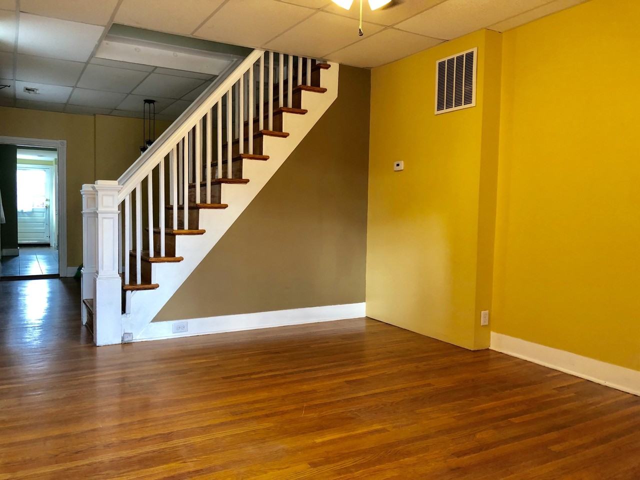 714 W 33rd St - Photo 2 of 23