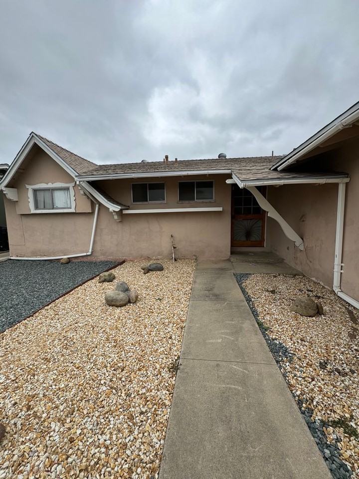 4222 Tolowa St - Photo 2 of 27