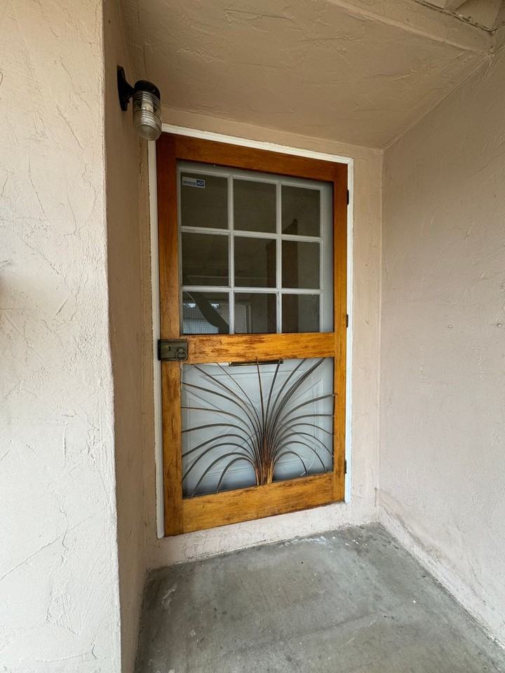 4222 Tolowa St - Photo 3 of 27