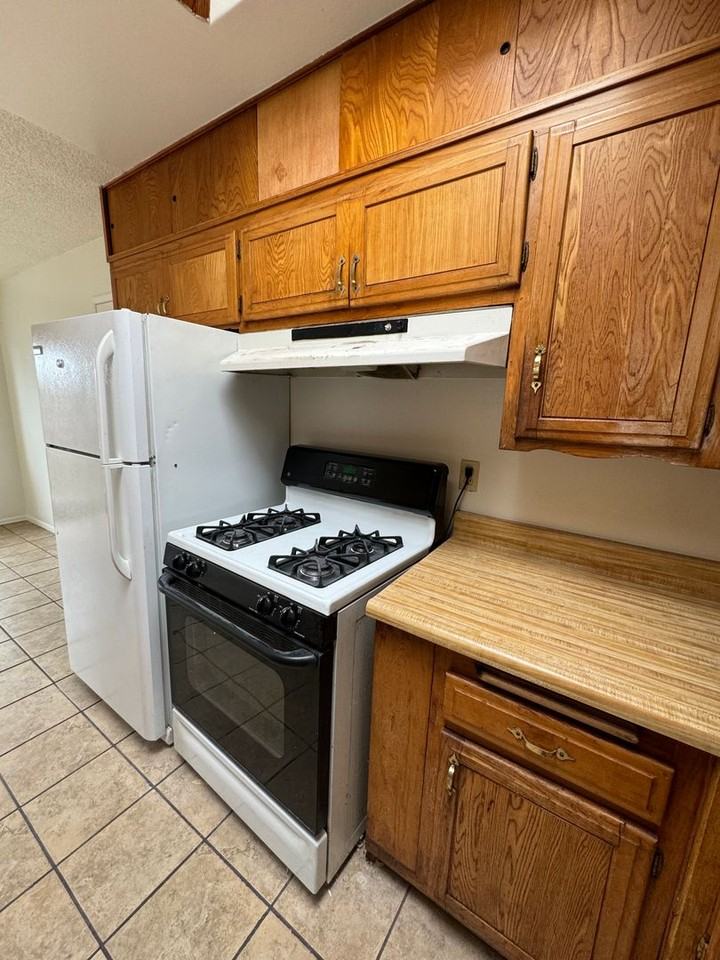 4222 Tolowa St - Photo 6 of 27