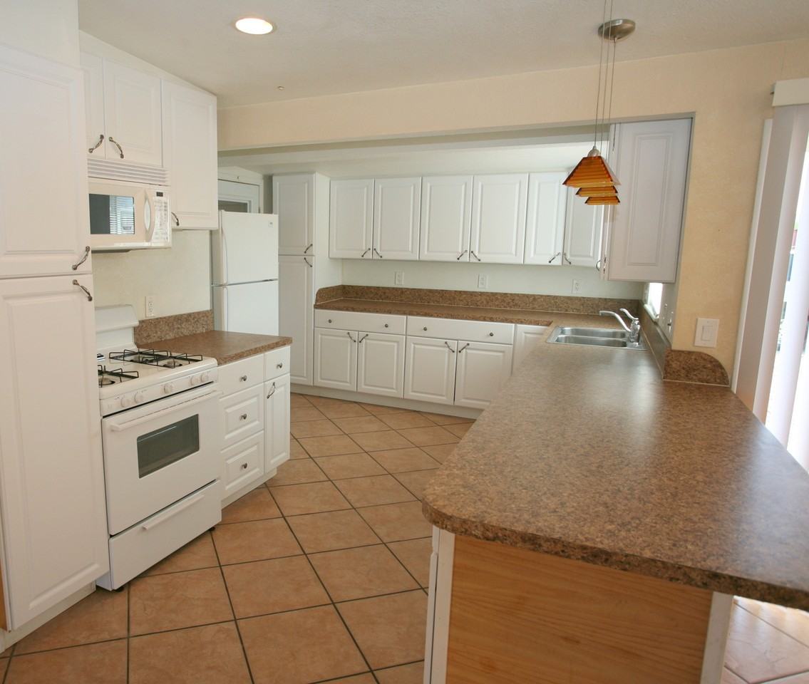 12075 Riverside Dr - Photo 3 of 10