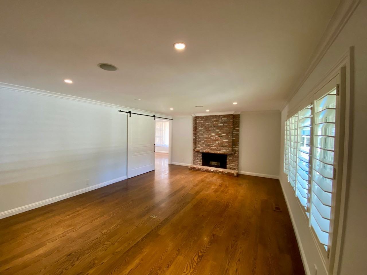 133 Regent Pl - Photo 3 of 34