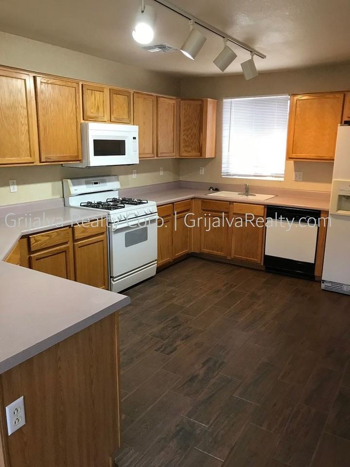 7326 S Nevil Dr - Photo 2 of 13