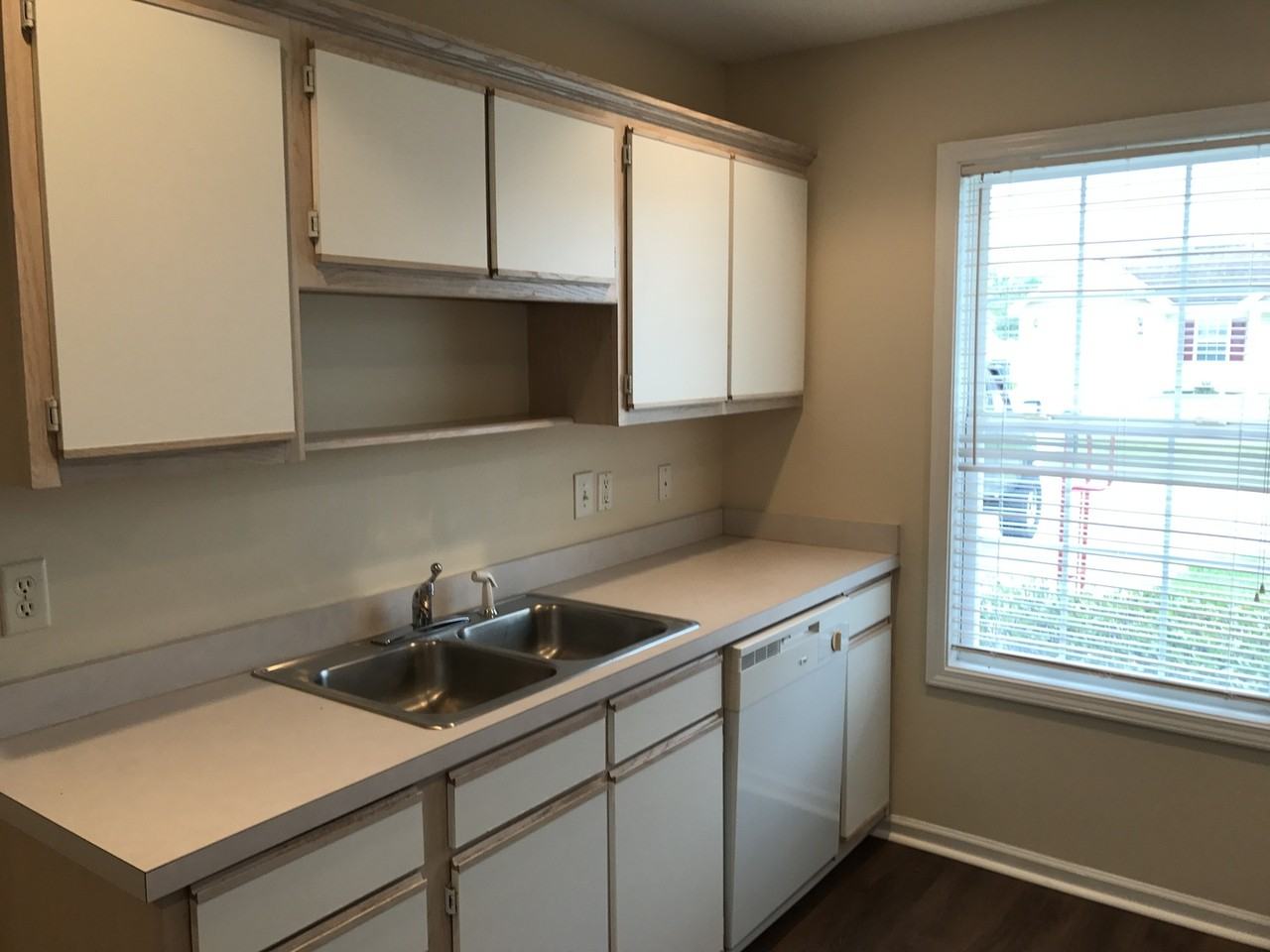 482 Wallingford Cir - Photo 3 of 14