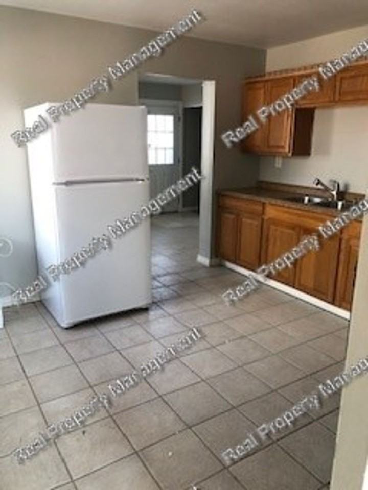 6533 Missouri Ave - Photo 5 of 11