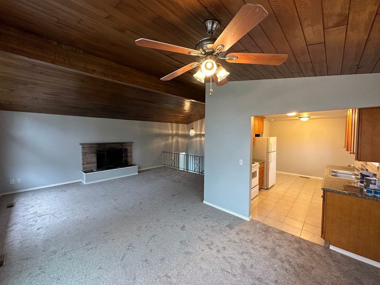 223 Ne 92nd St - Photo 4 of 17