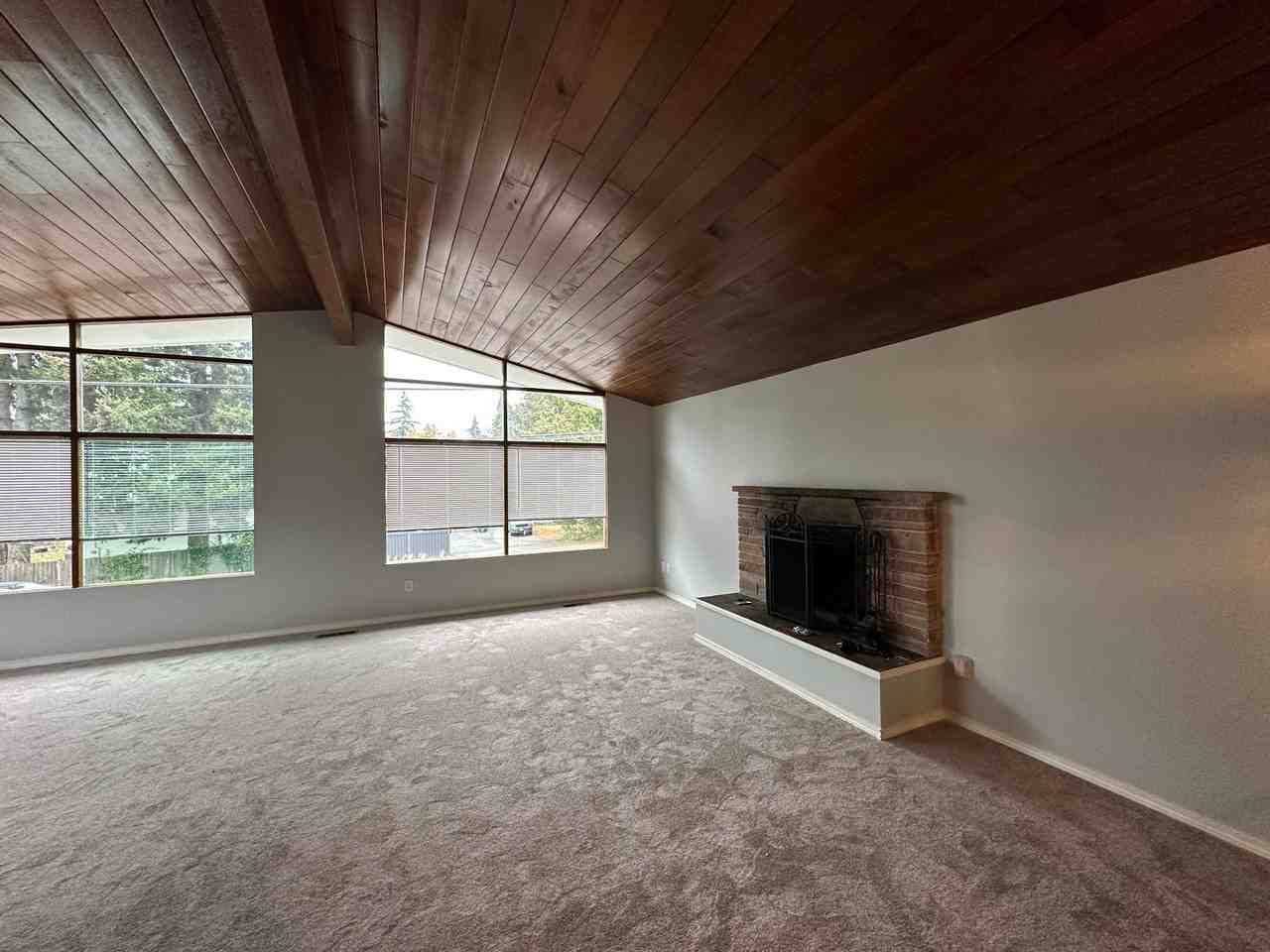 223 Ne 92nd St - Photo 5 of 17