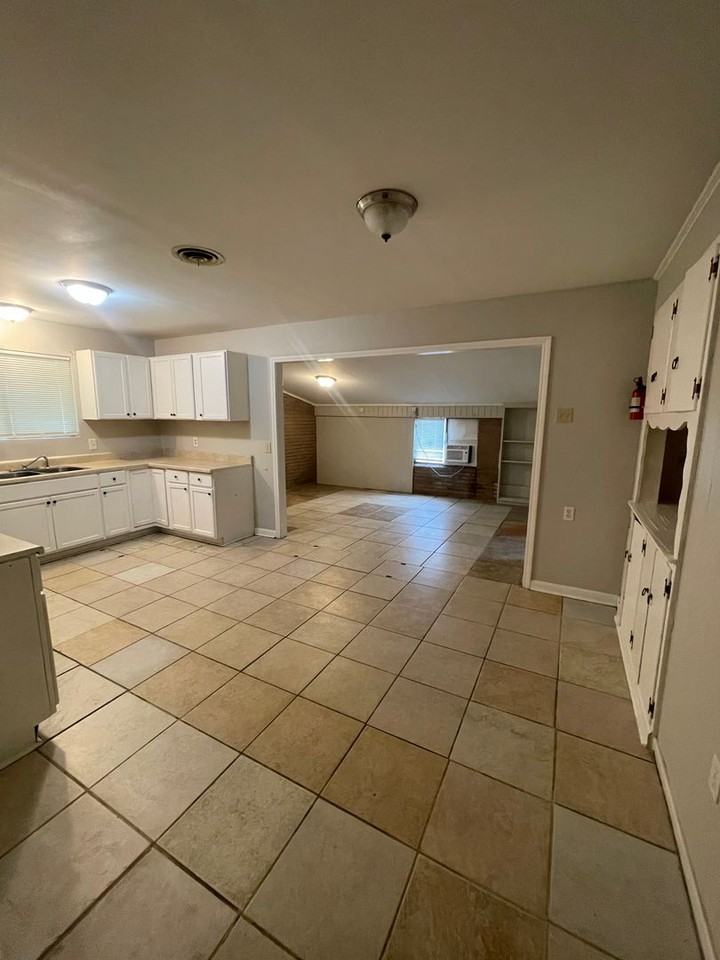 4834 Crown Ave - Photo 2 of 11