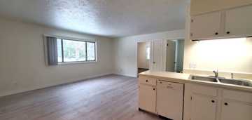 featured image of 2500 Holiday Rd