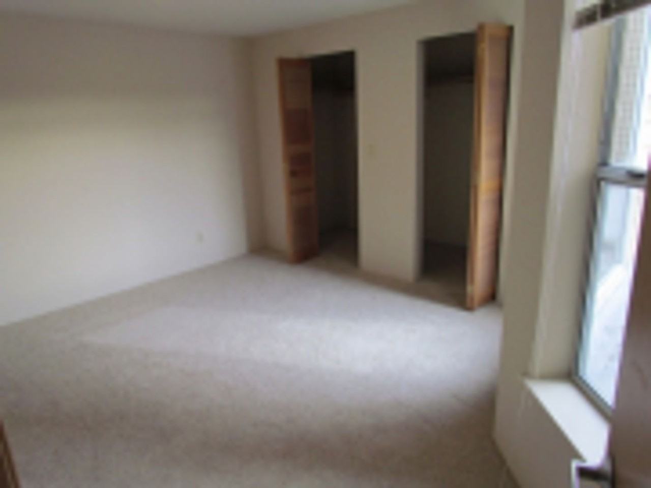 Watermarke Apts. - Photo 5 of 33