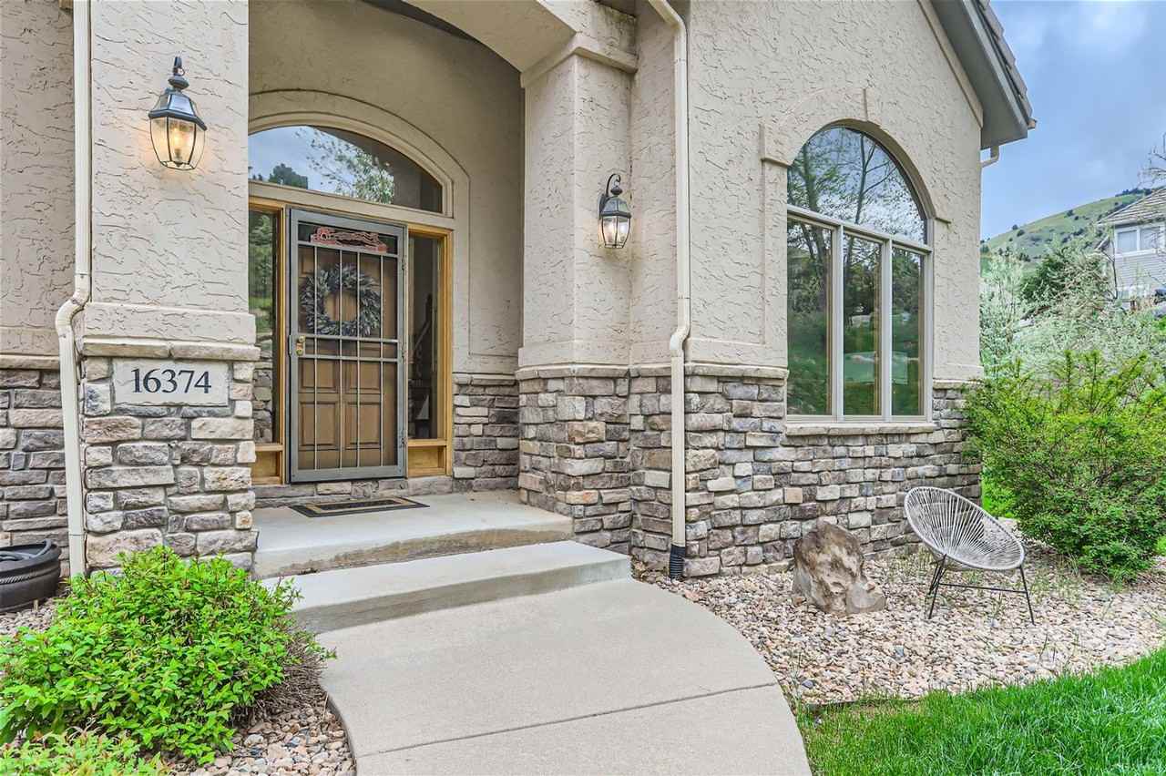 16374 Sandstone Dr - Photo 3 of 50