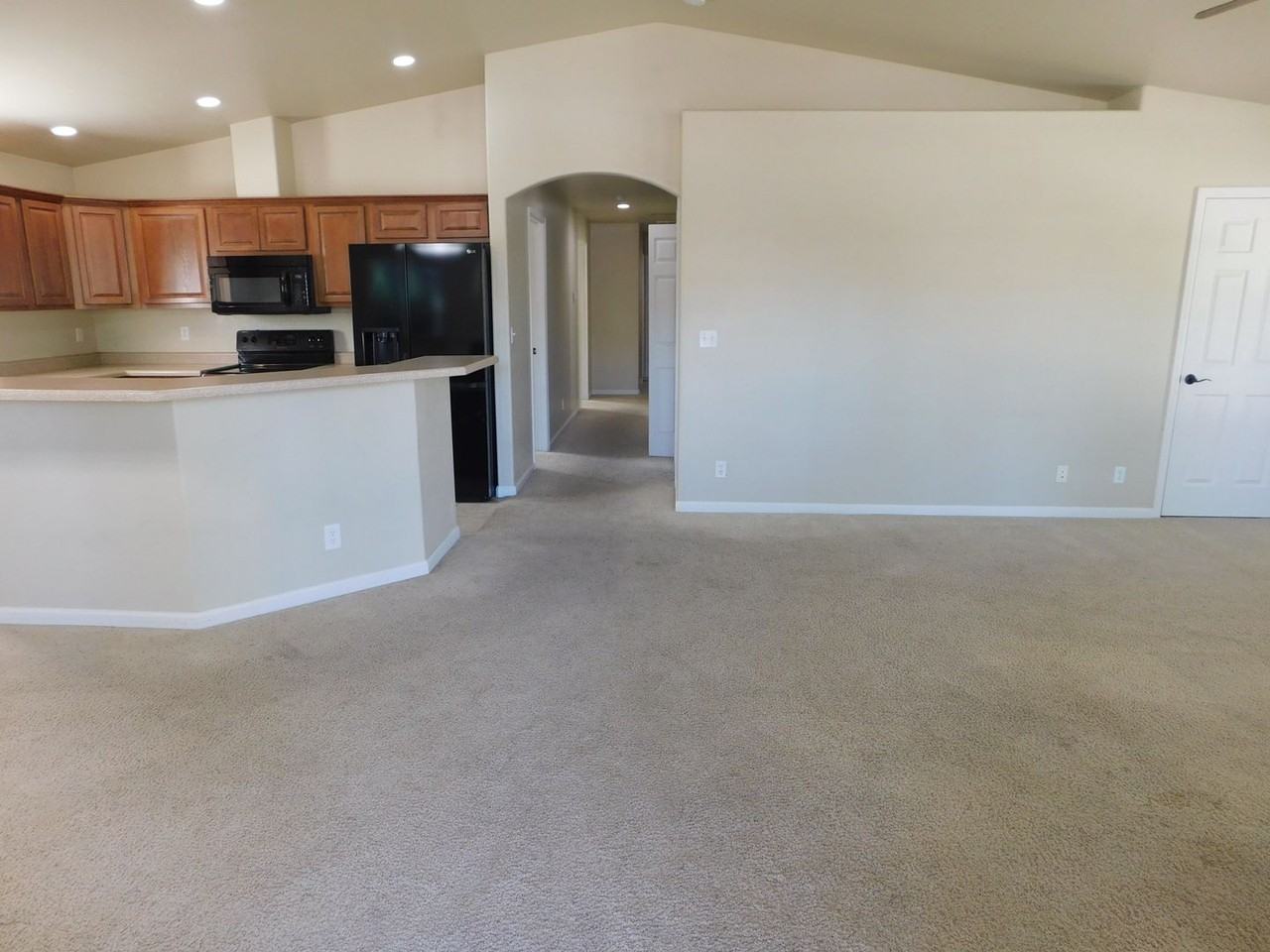 1105 Alexander Ct - Photo 3 of 18