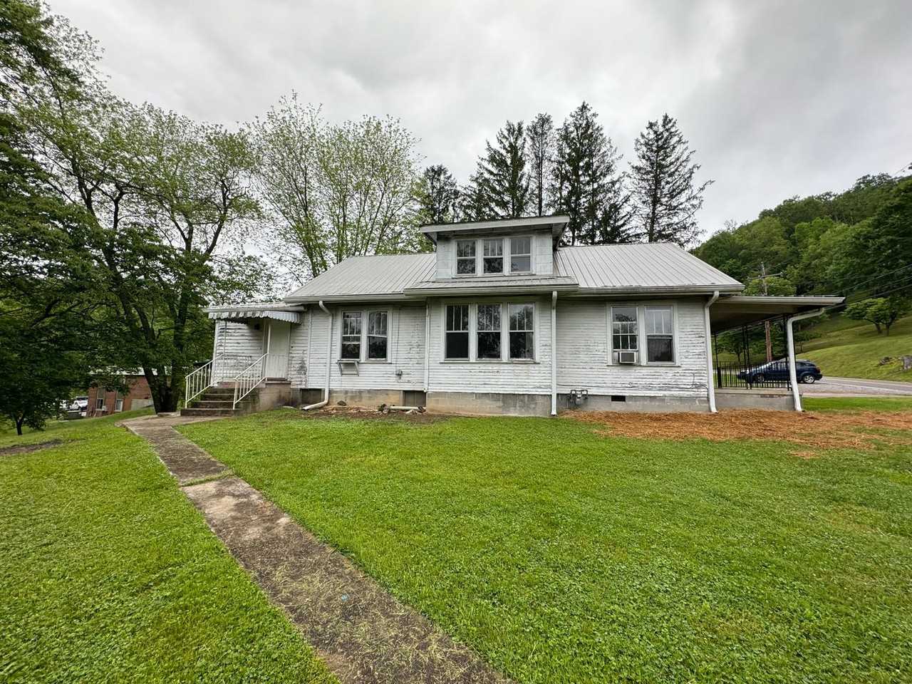 807 Mineral Rd - Photo 3 of 4