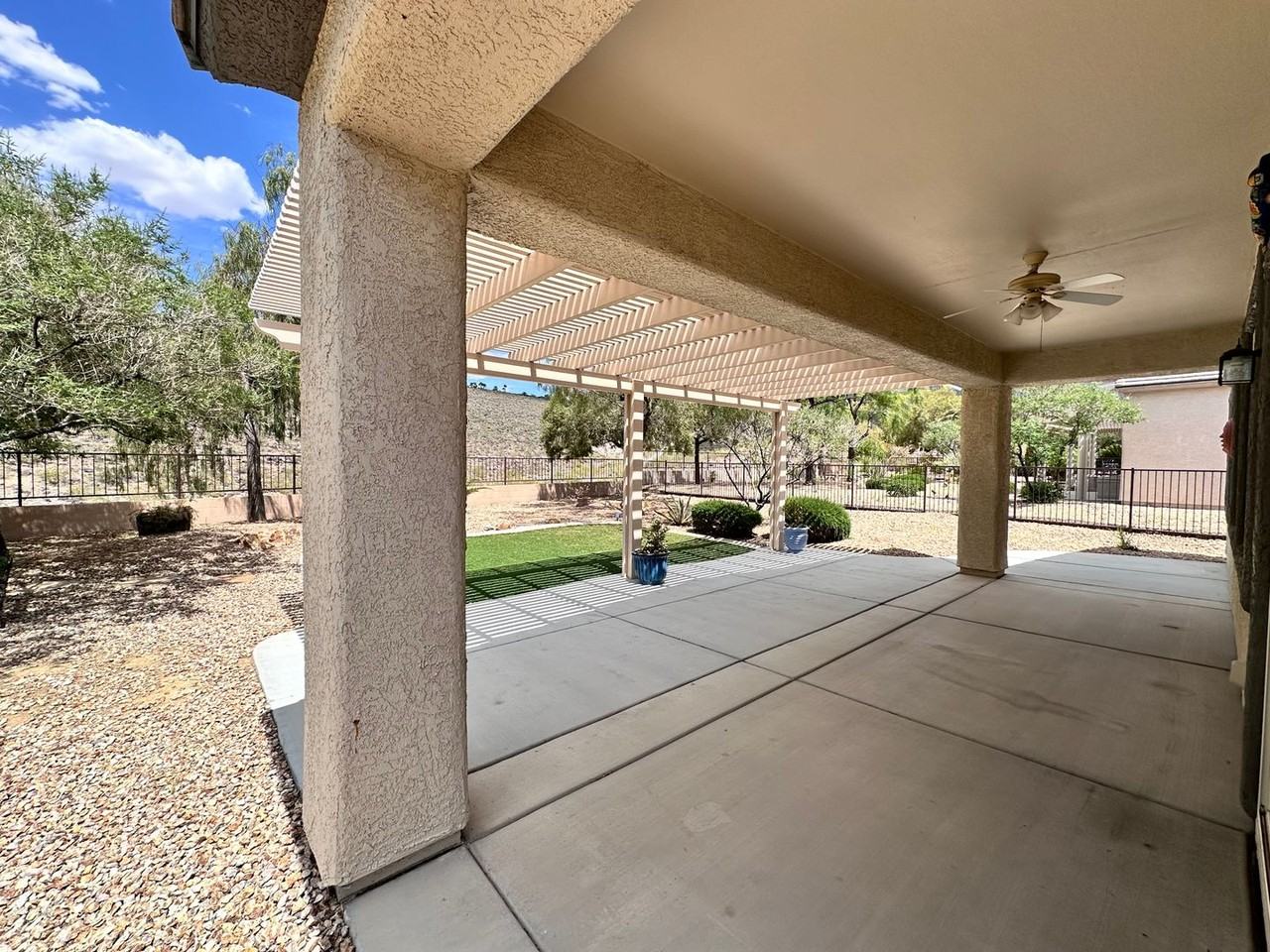 2266 Jada Dr - Photo 2 of 22