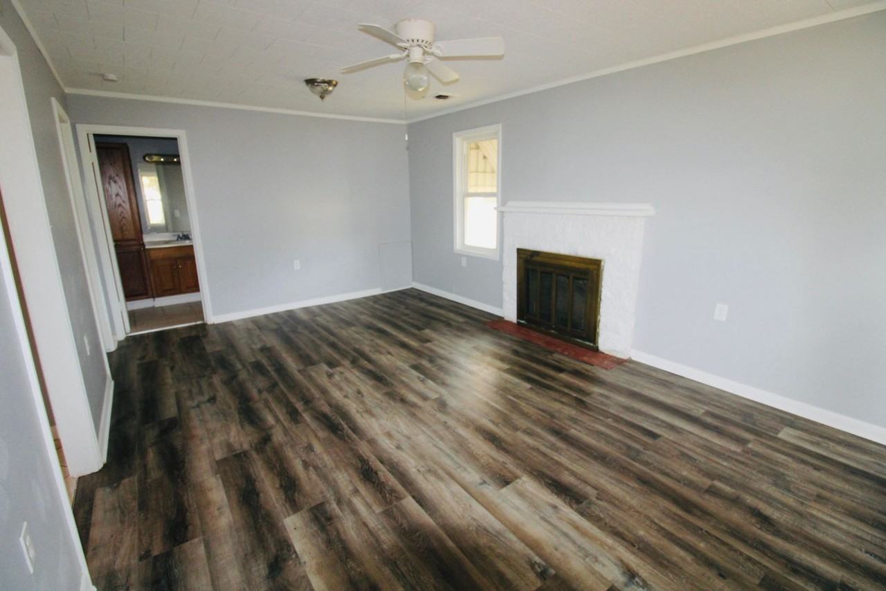 2167 Washington Ave - Photo 3 of 15