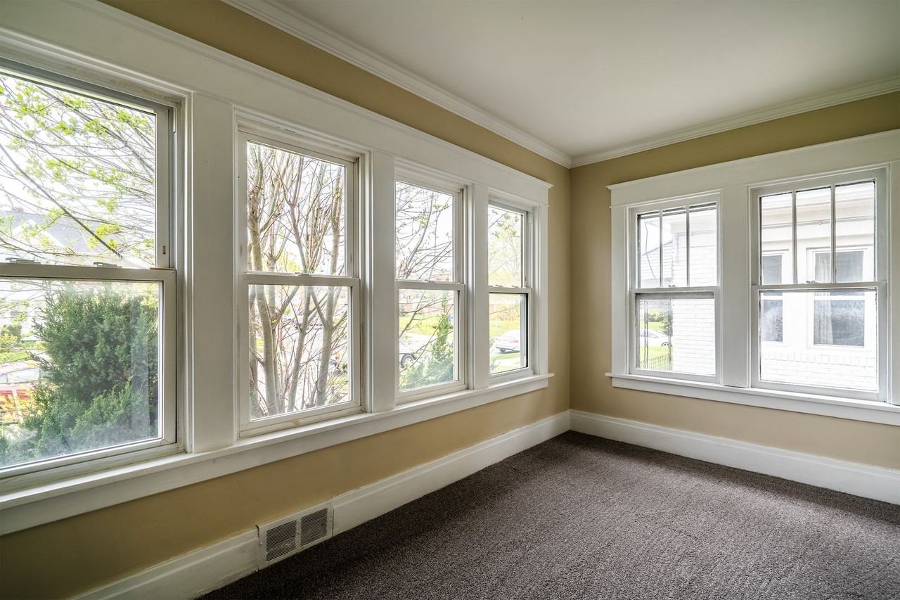 223 Virgil Ave - Photo 2 of 9