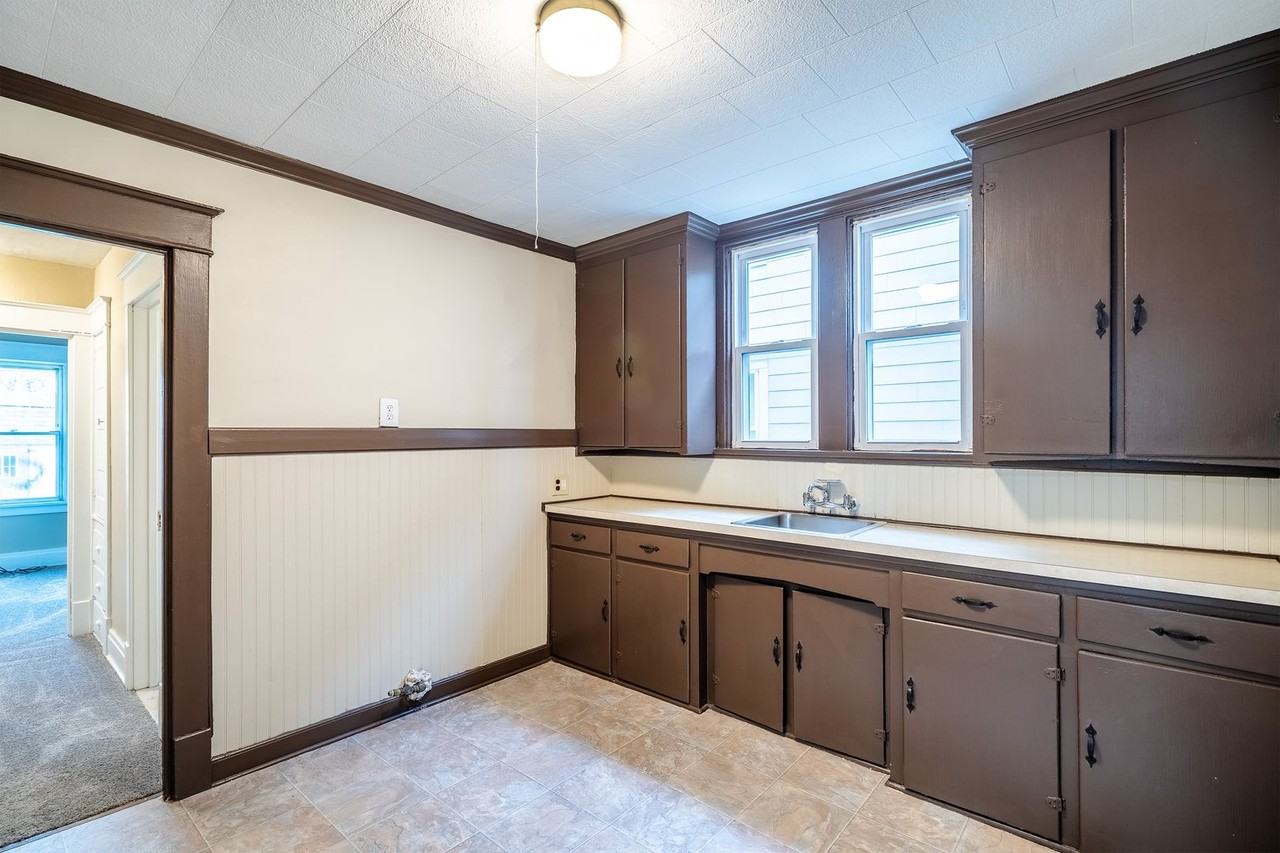 223 Virgil Ave - Photo 3 of 9