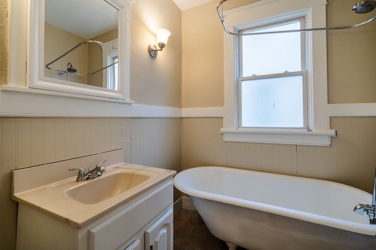 223 Virgil Ave - Photo 5 of 9