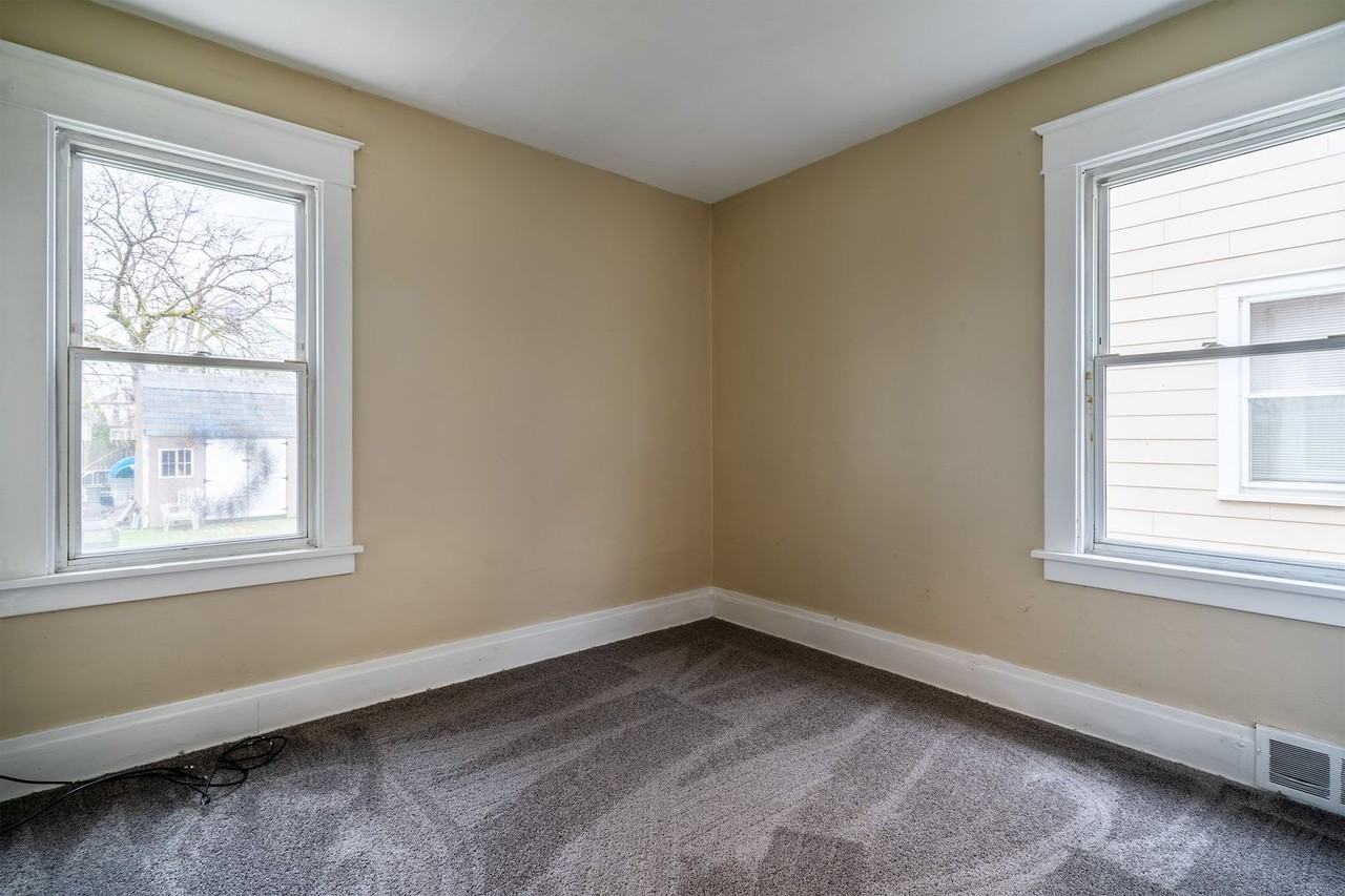 223 Virgil Ave - Photo 6 of 9