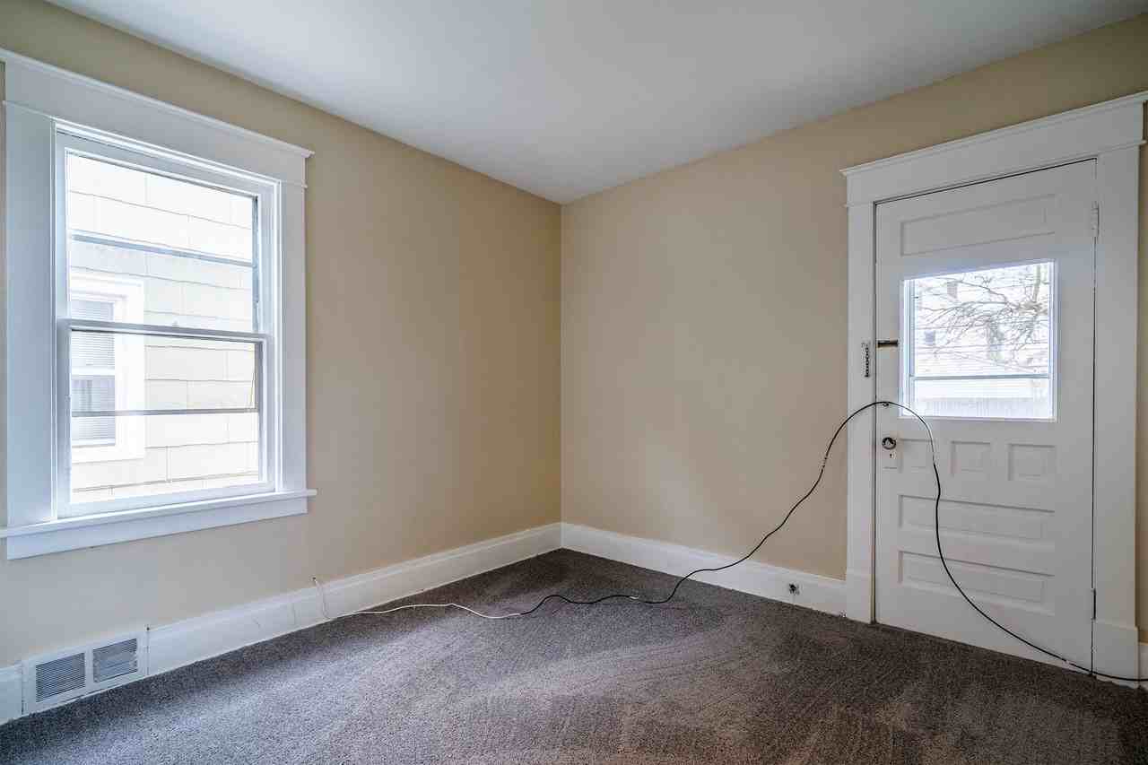 223 Virgil Ave - Photo 7 of 9