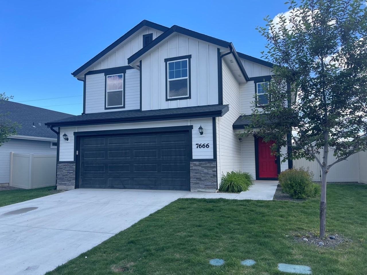7666 E Brigade Dr - Photo 2 of 34