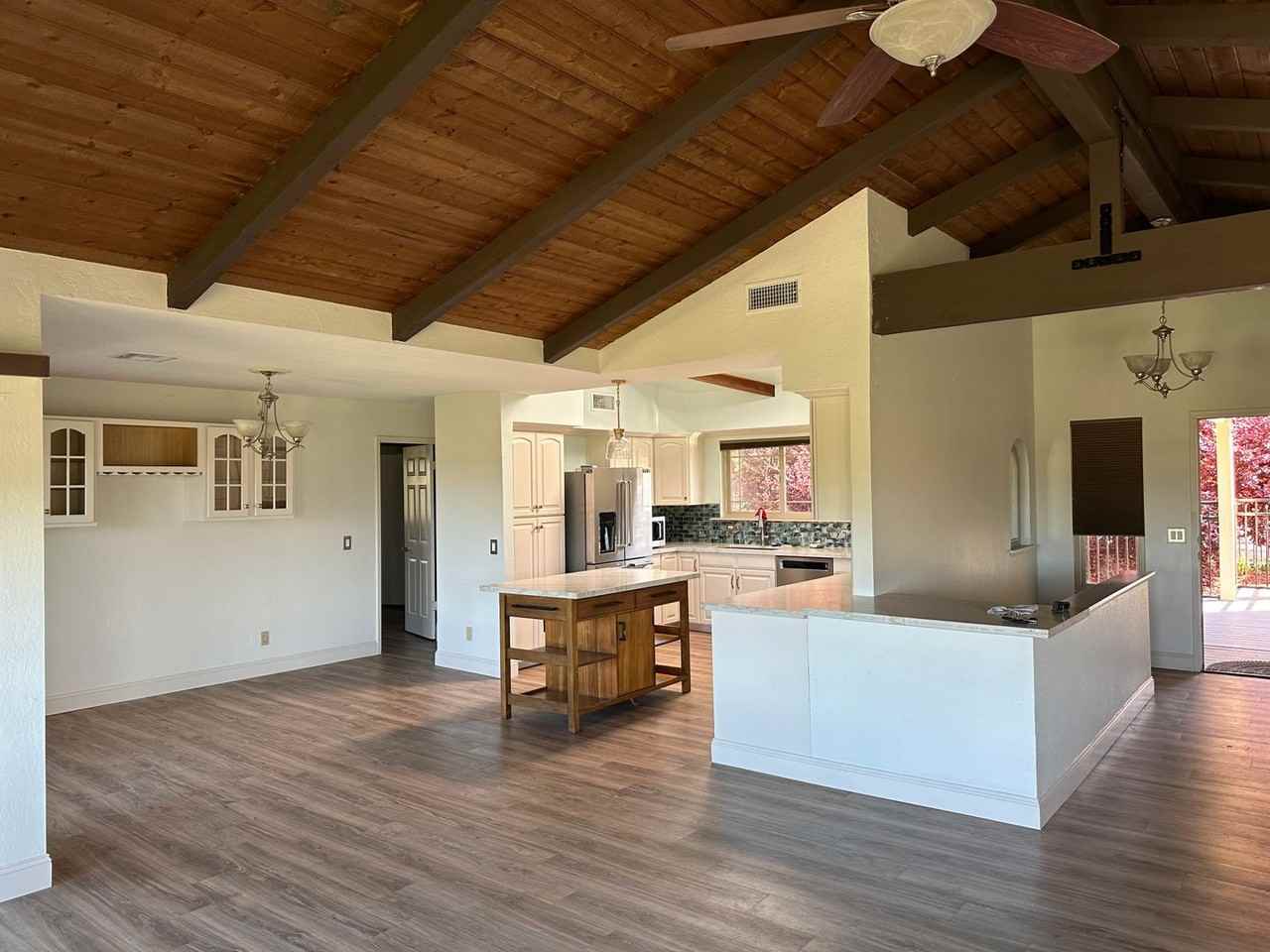 1042 Vista Grande St - Photo 2 of 20