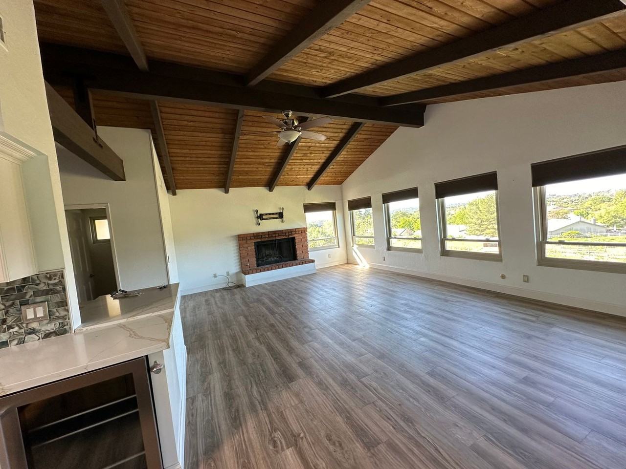 1042 Vista Grande St - Photo 3 of 20