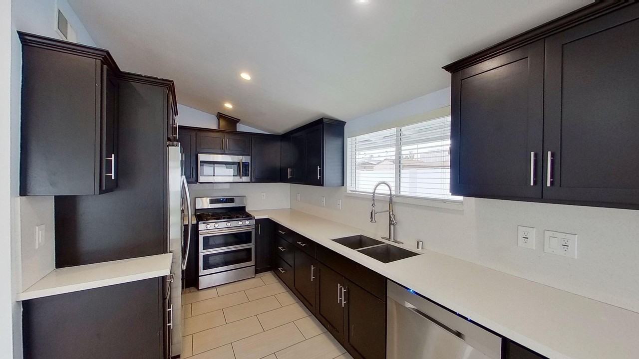 1048 N Loara St - Photo 2 of 16