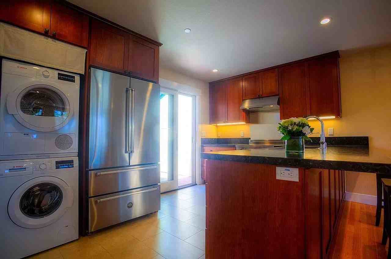 1106 Clinton St - Photo 2 of 14