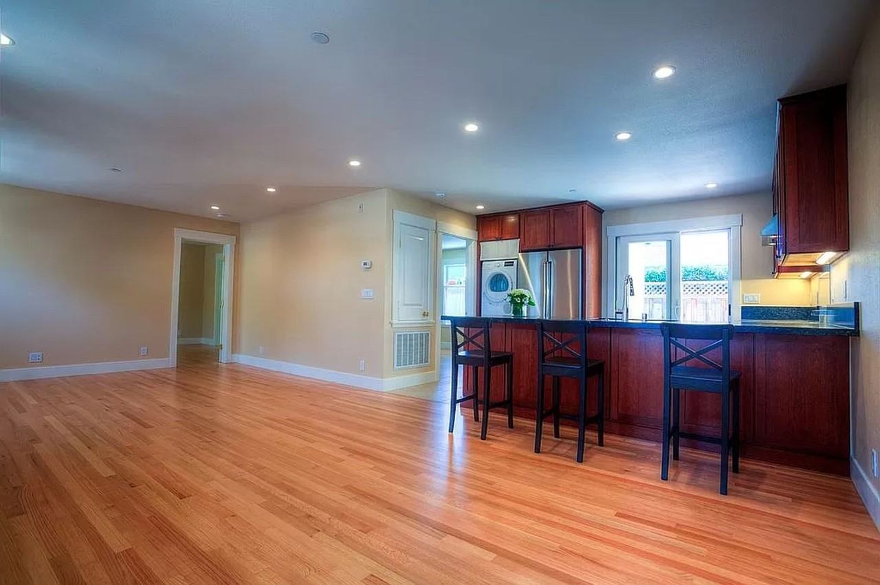 1106 Clinton St - Photo 5 of 14