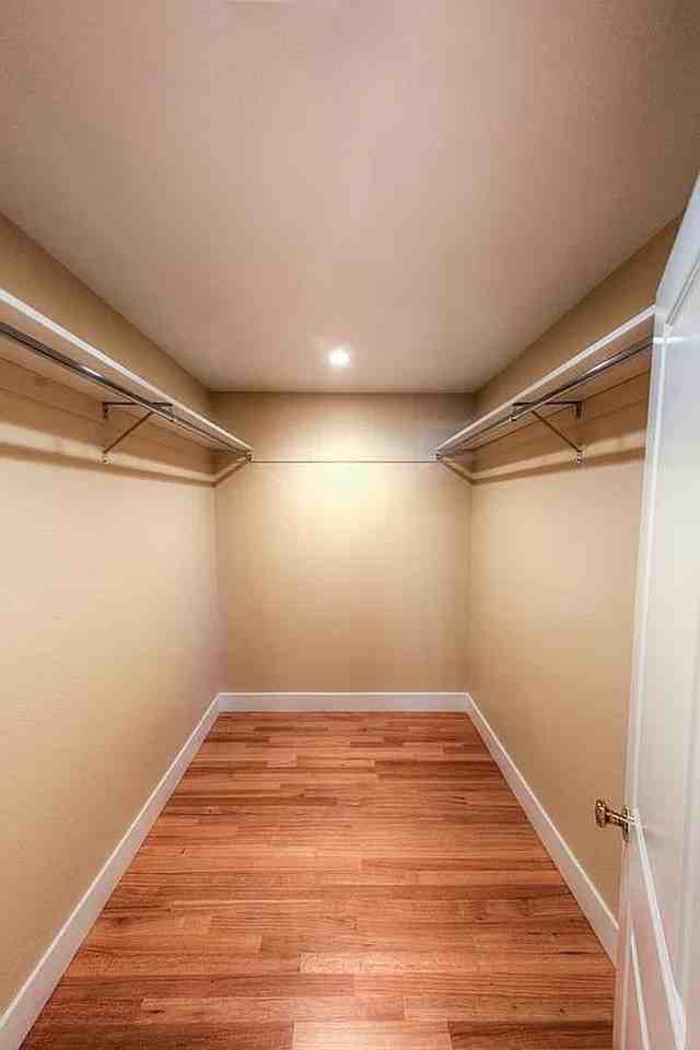 1106 Clinton St - Photo 7 of 14