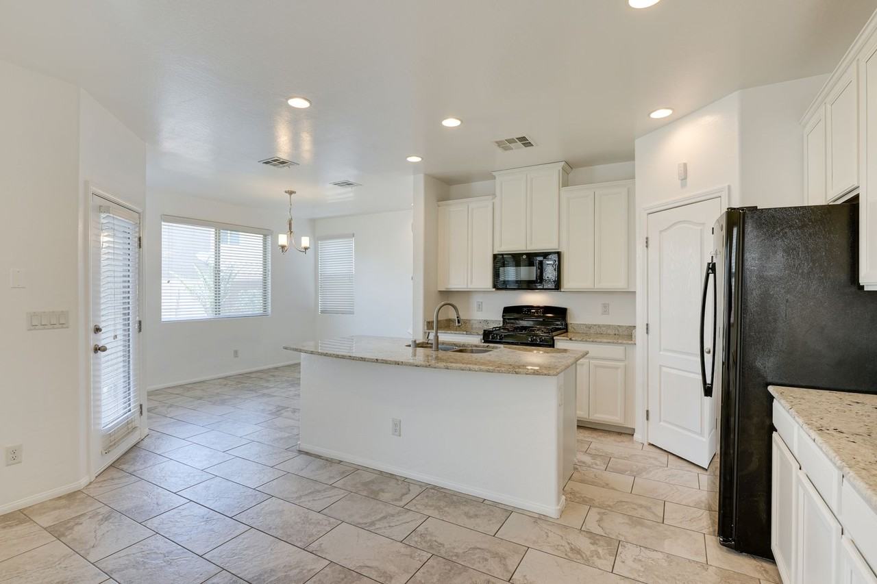 10768 Yarmouth Bay Ct - Photo 7 of 31