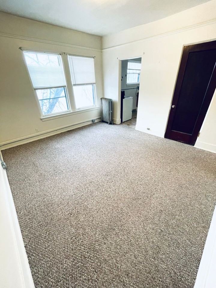 Blackstone Apartments - Photo 4 of 8