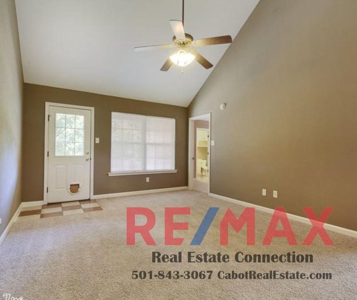 141 Weathering Dr - Photo 3 of 12