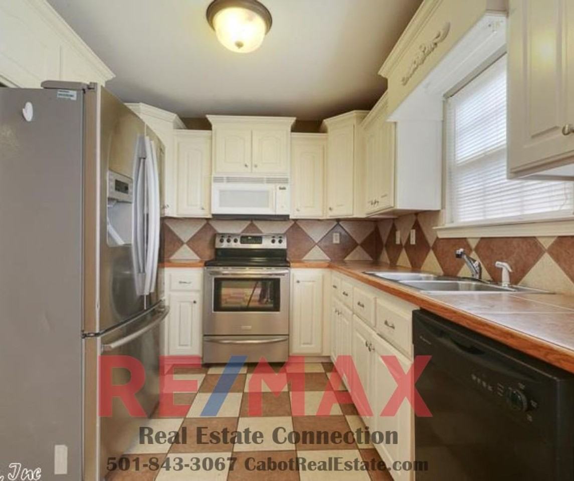 141 Weathering Dr - Photo 4 of 12