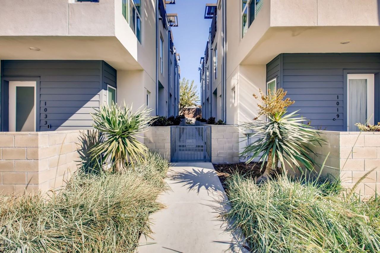 1025 30th Street - Photo 3 of 27