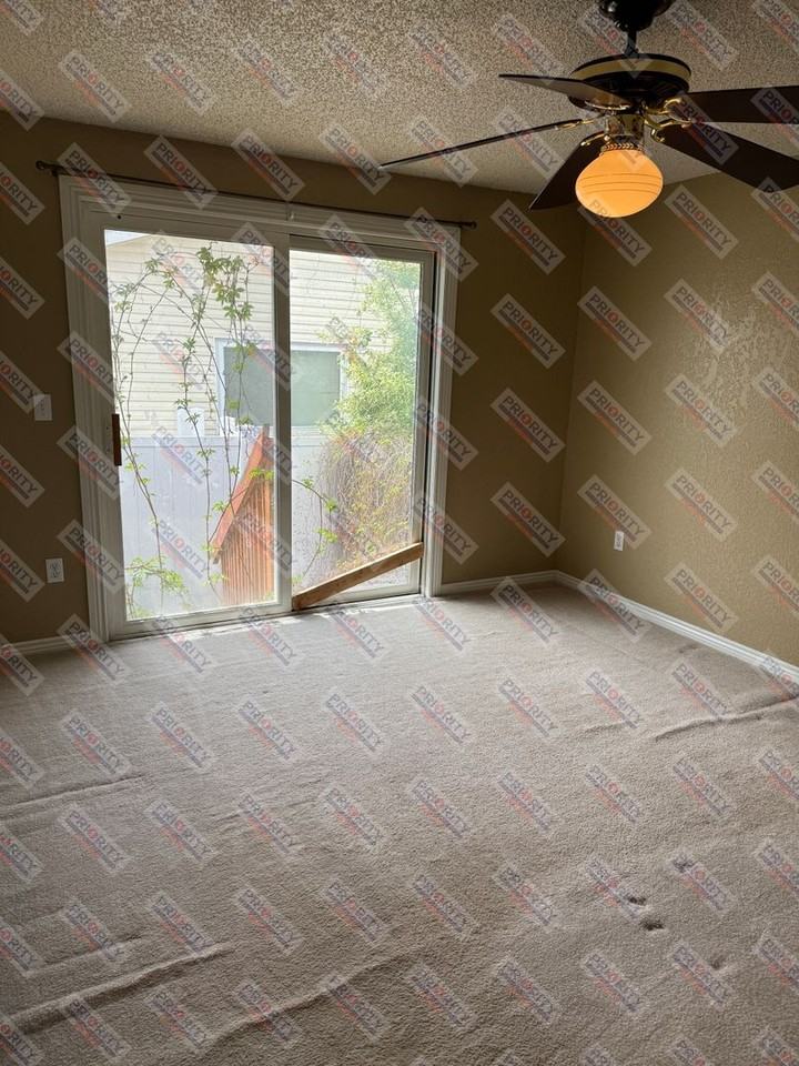 2382 Mahogany Cir - Photo 2 of 8