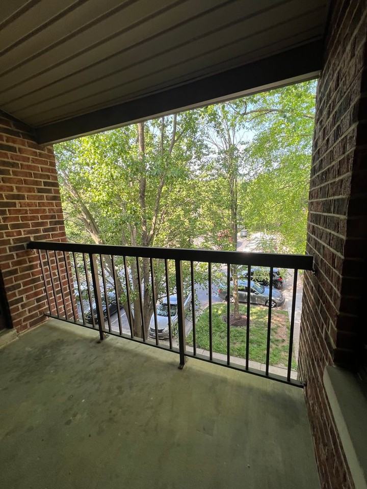 18130 Chalet Dr #303 - Photo 3 of 12