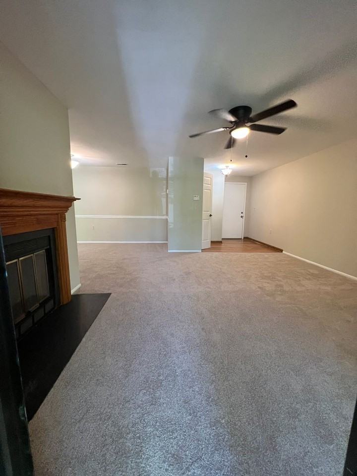 18130 Chalet Dr #303 - Photo 4 of 12